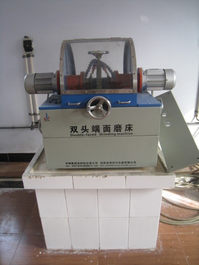 Sample preparation grinder