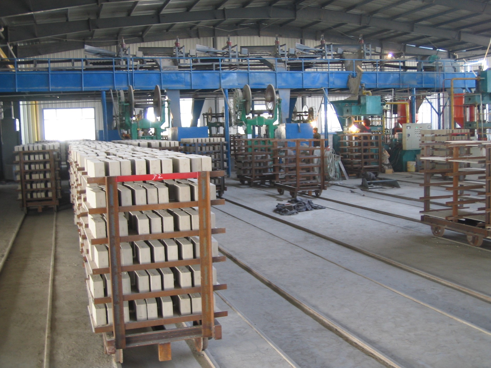 Lightweight brick forming equipment