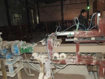 Lightweight brick squeezing machine