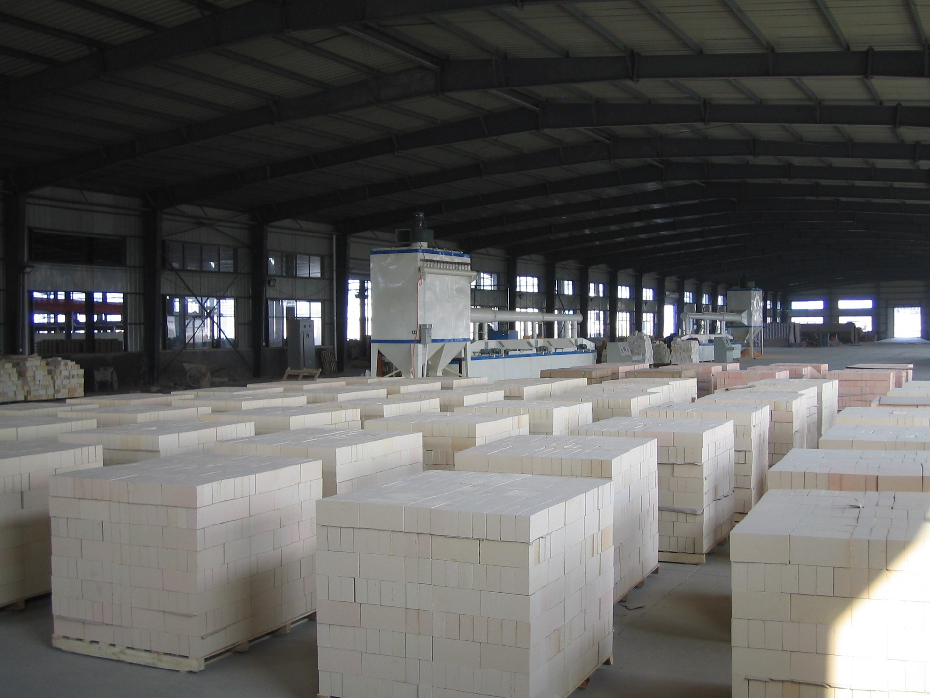Light brick cutting and grinding site